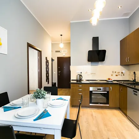 Friendhouse -train Station Apartamento *