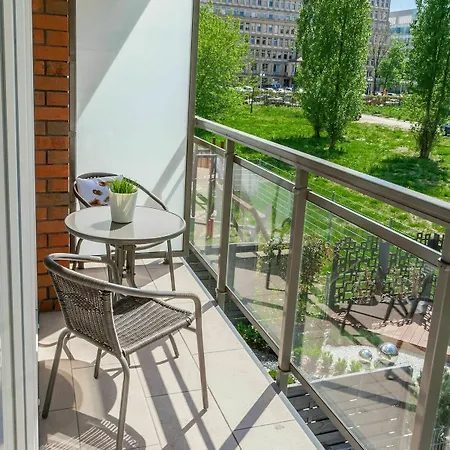 Friendhouse -train Station Apartamento *