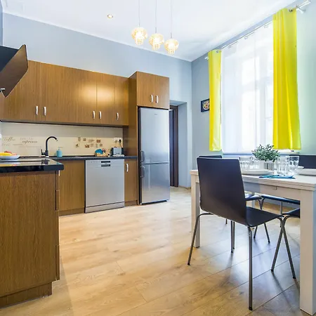 Friendhouse -train Station Apartamento *
