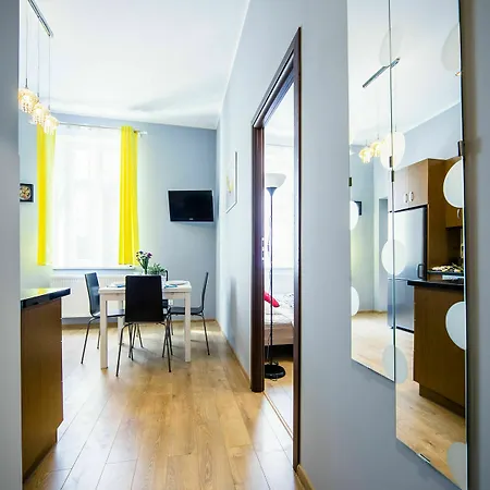 Friendhouse -train Station Apartamento